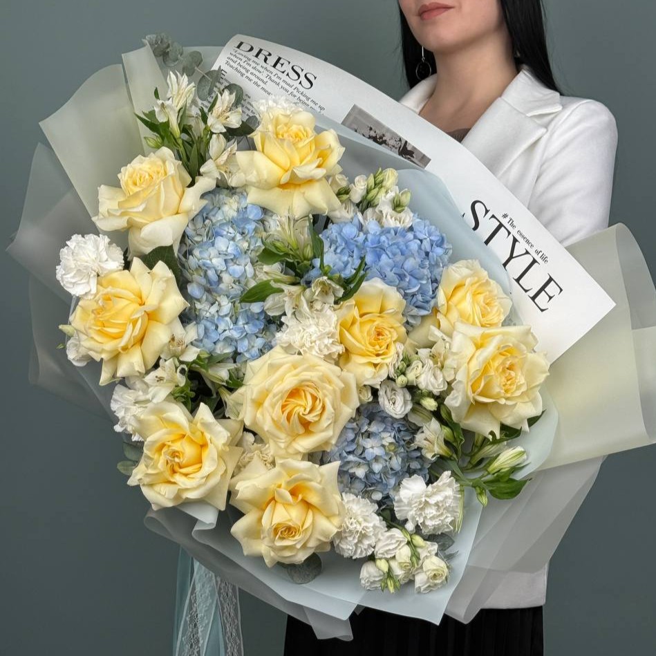 Большой букет с гортензиями 