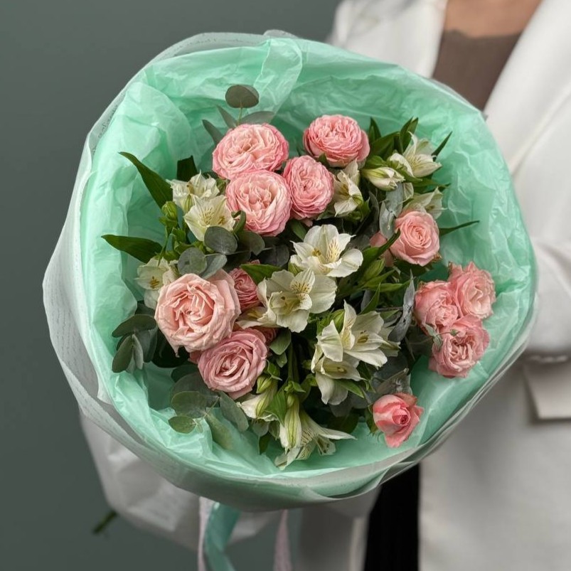 Альстромерия и пионовидные розы