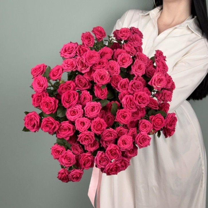 Кустовые розы фуксия