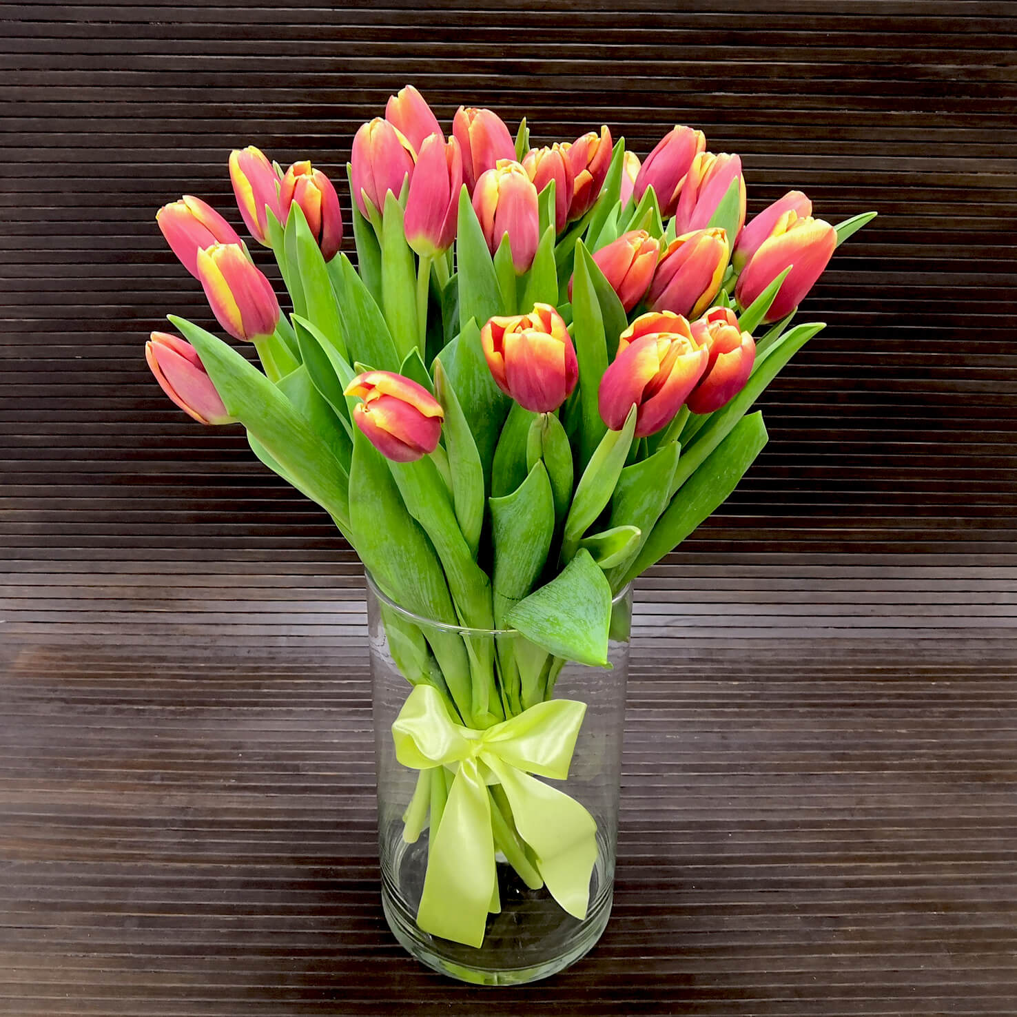 Букет их 25 тюльпанов