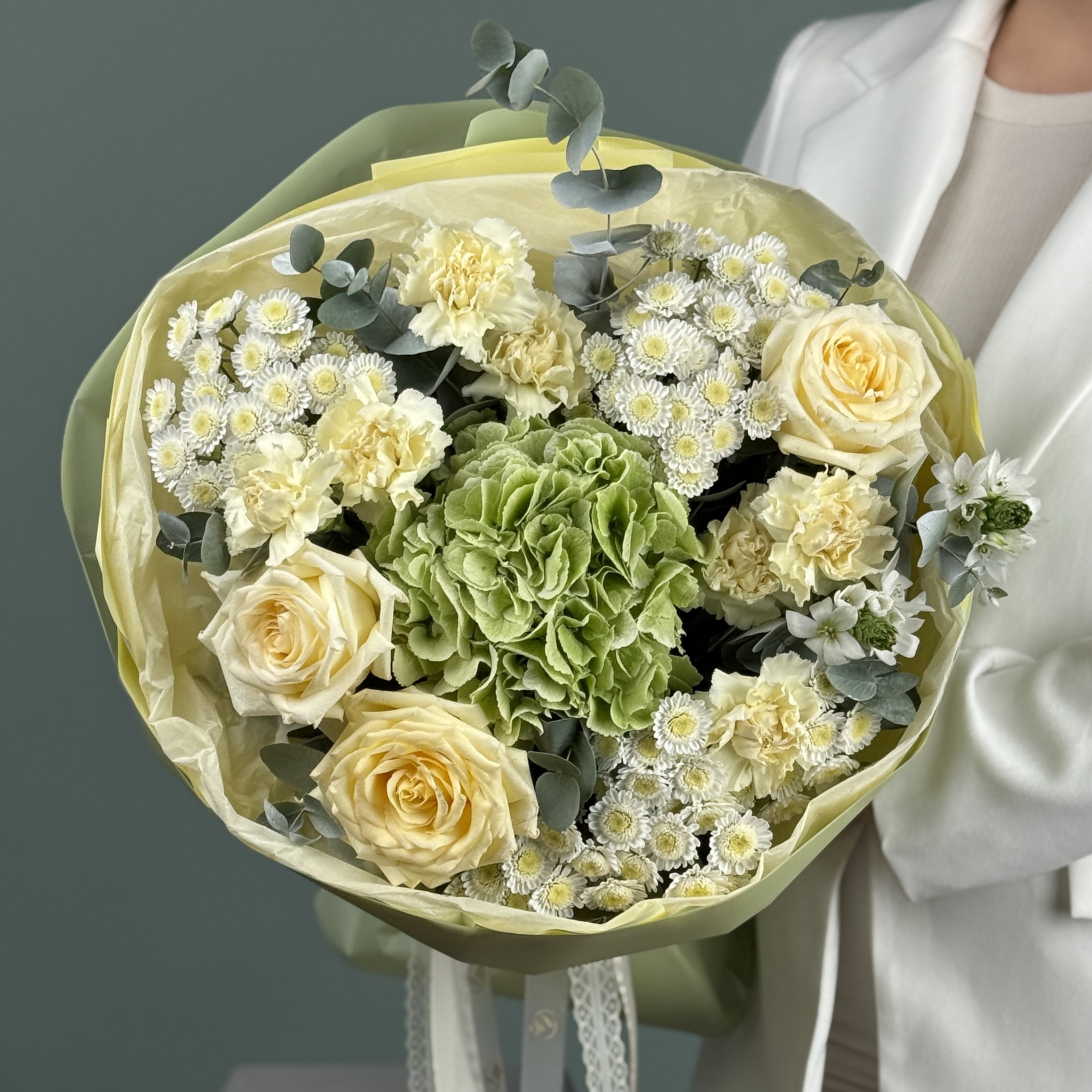 Розы и гортензия