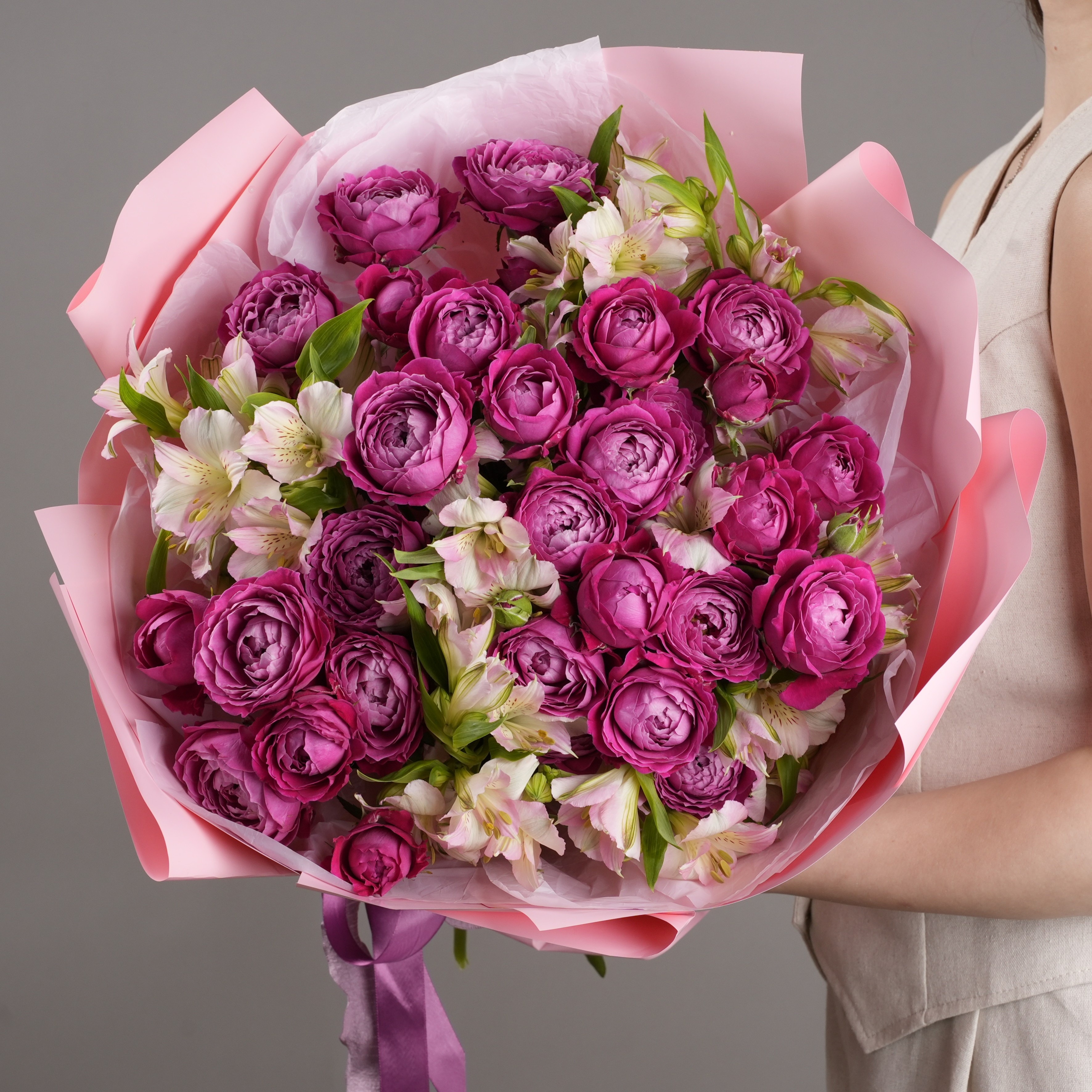 Пионовидные розы альстромерии