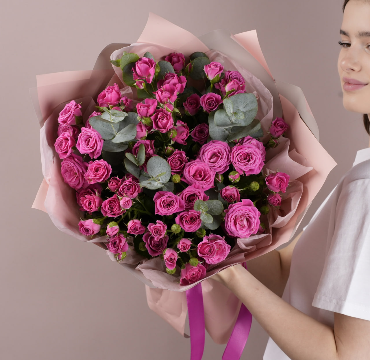 Кустовые розы розовые