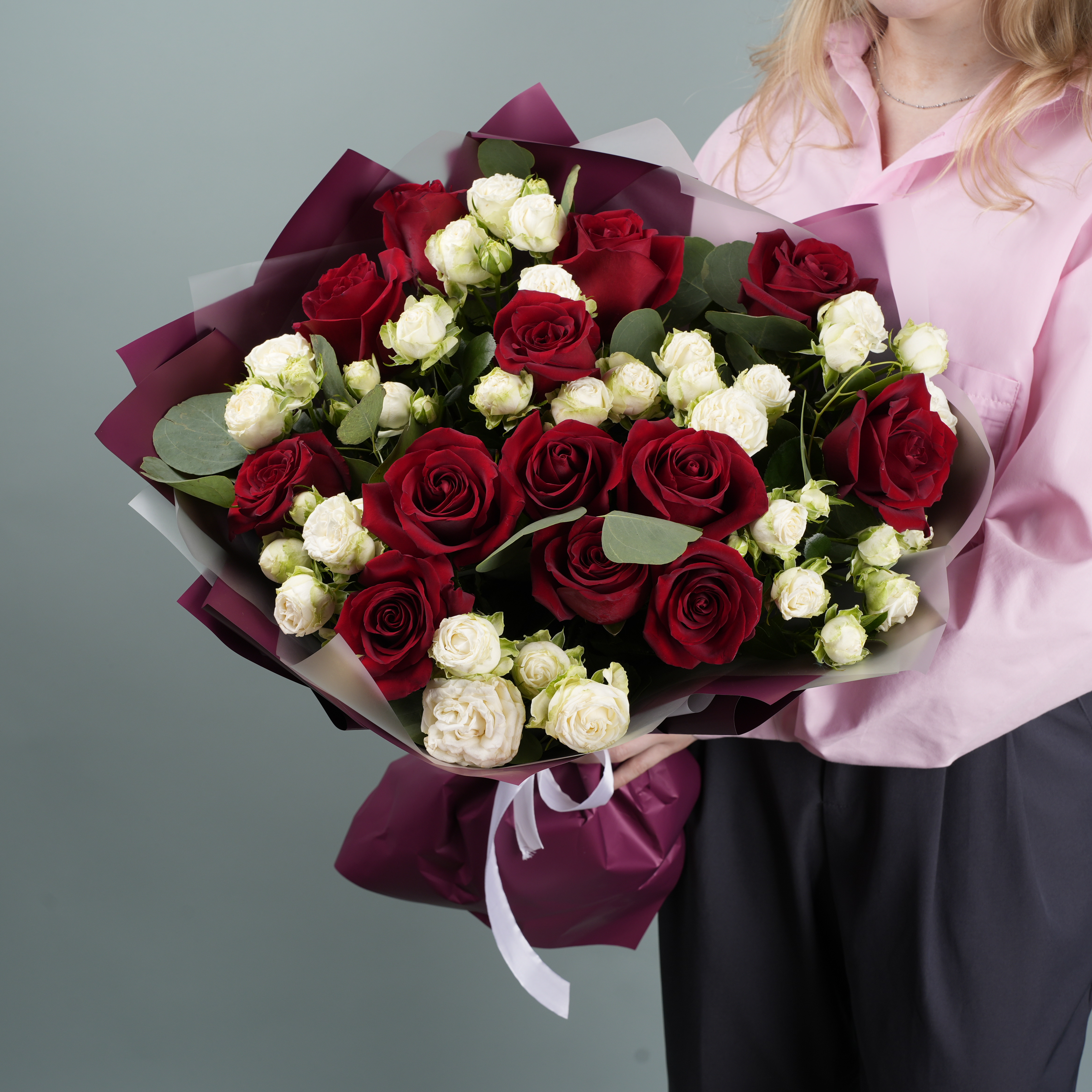 Красные и белые розы