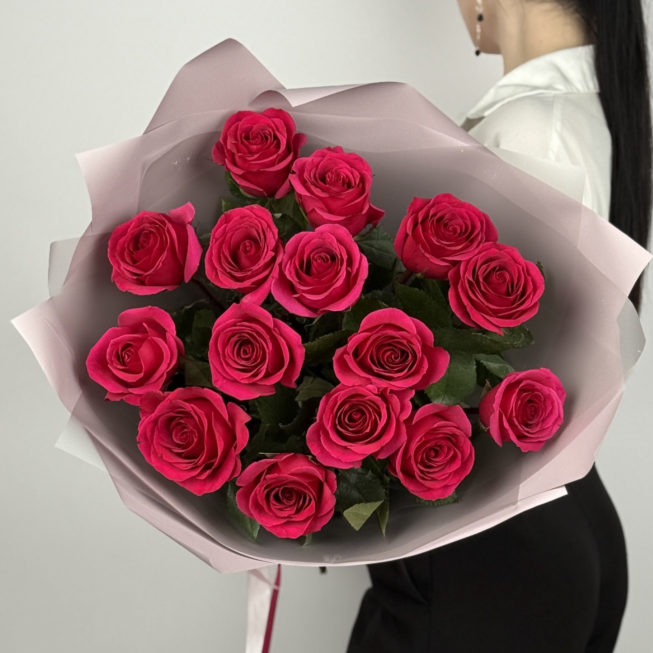 15 розовых роз