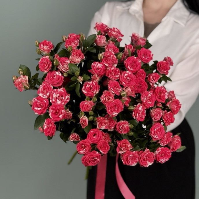 Мраморные кустовые розы