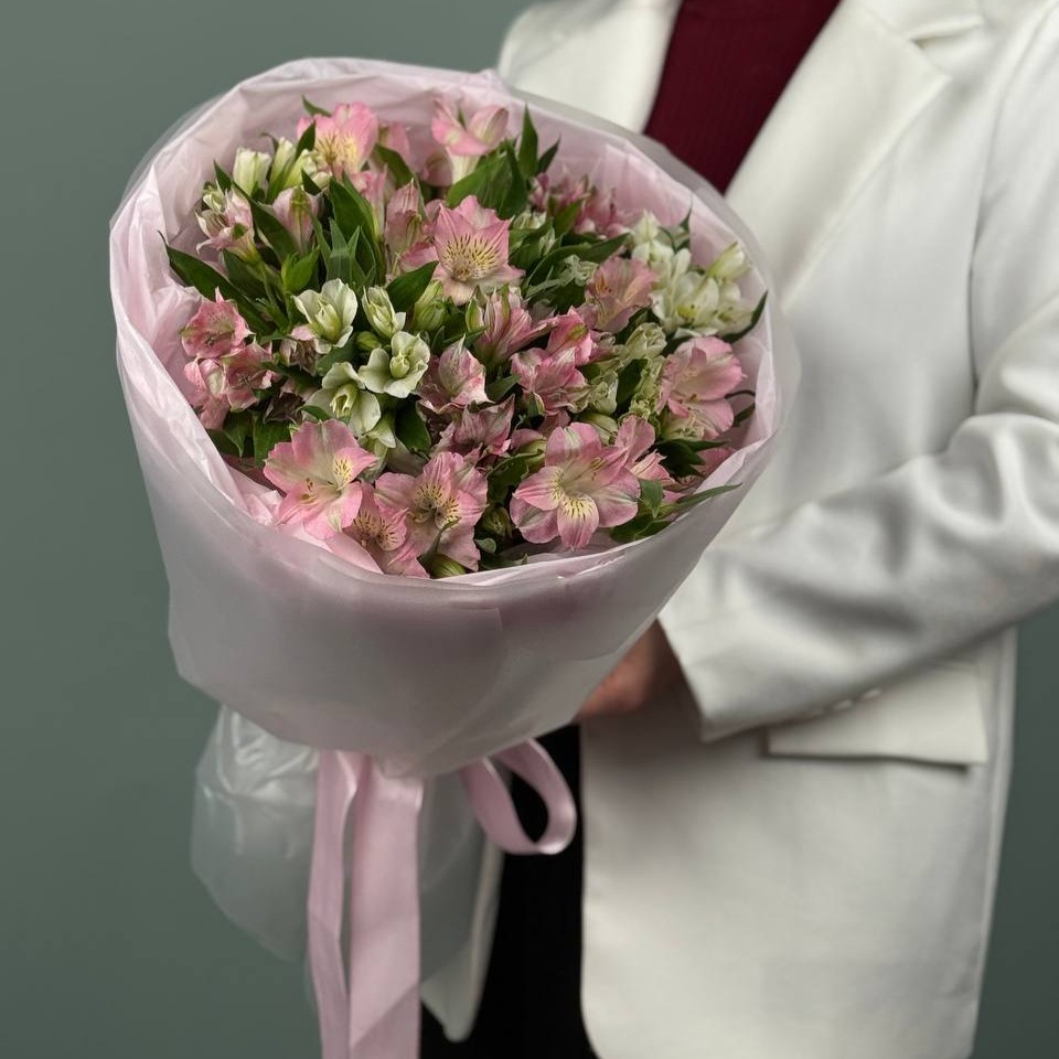 15 нежных альстромерий