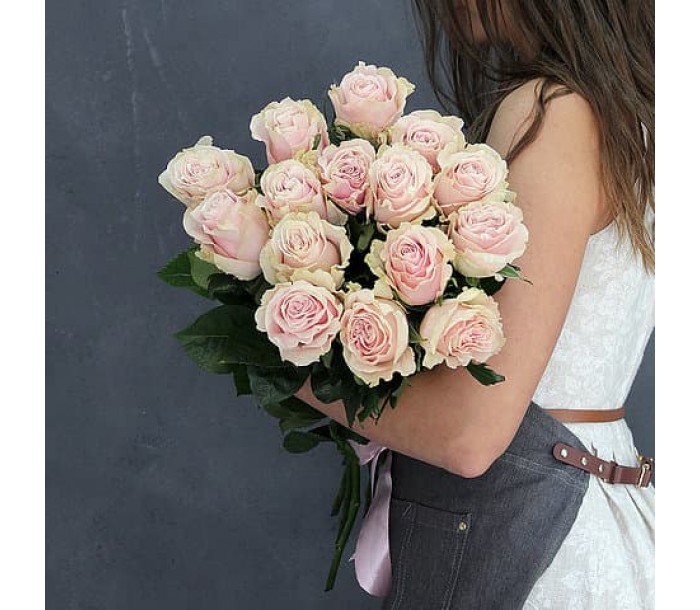 Букет из 15  розовых роз