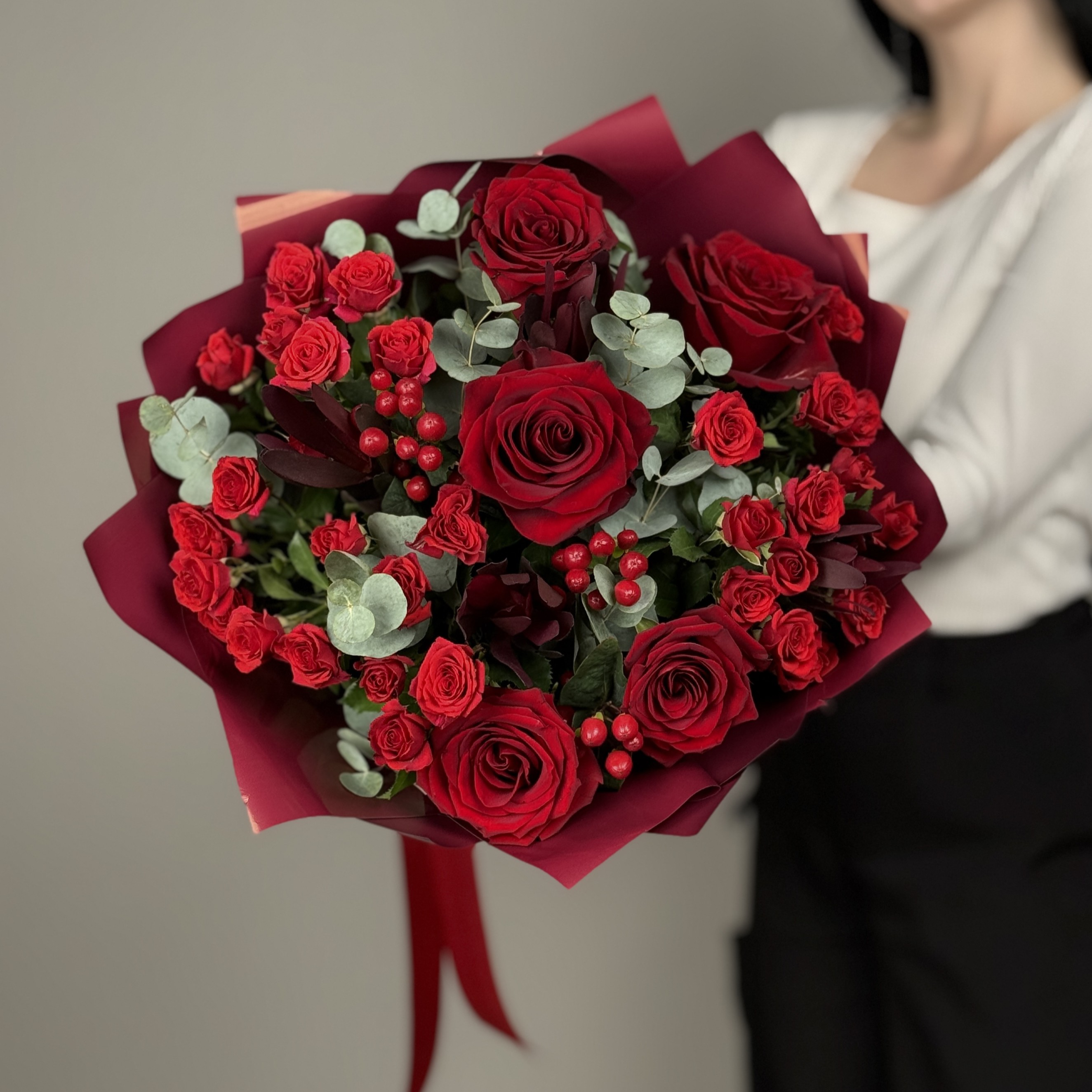 Букет с красными розами