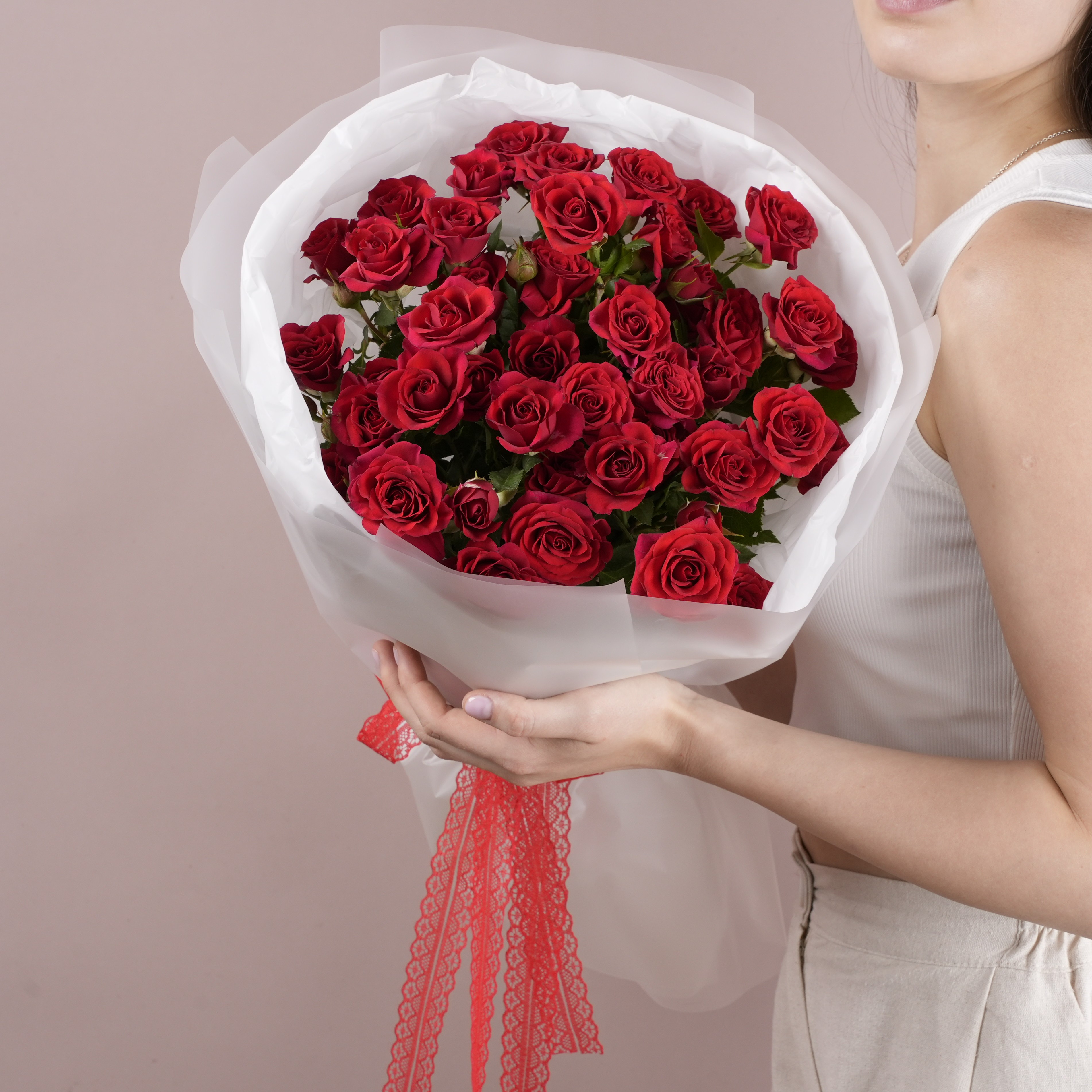 Красные кустовые розы