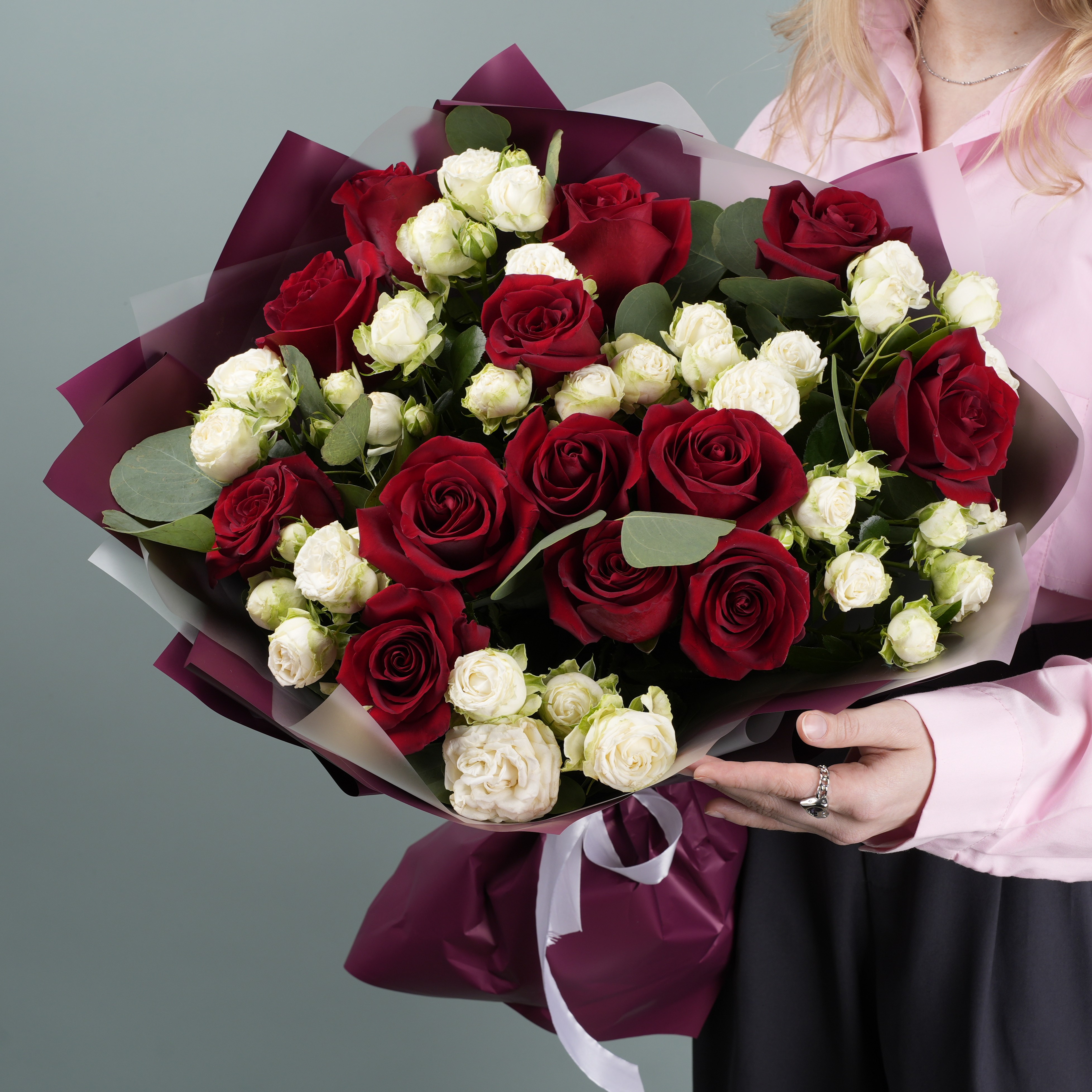 Красные и белые розы